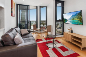 2-Bed City Retreat with Parking, Pool, Sauna & Gym